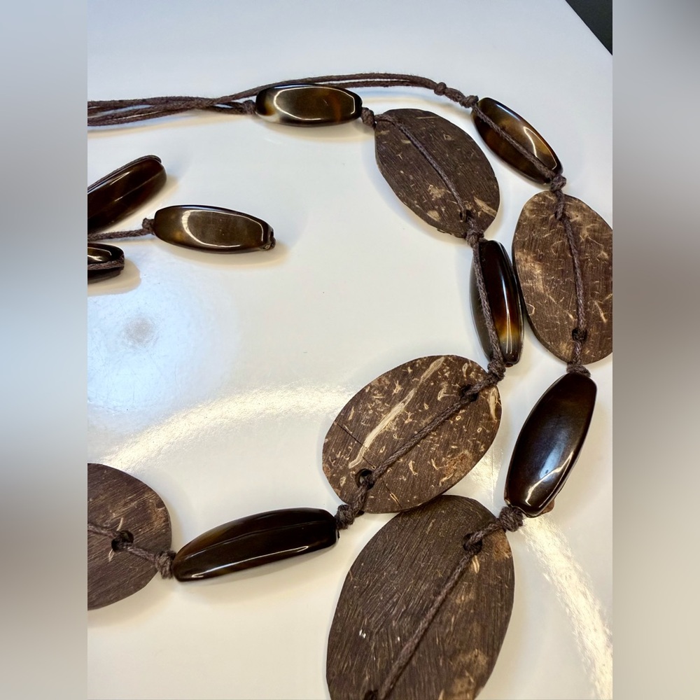 🧚🏻‍♀️ Vintage 1970s Coconut Shell & Lucite Lariat Necklace Boho Adjustable 🥥